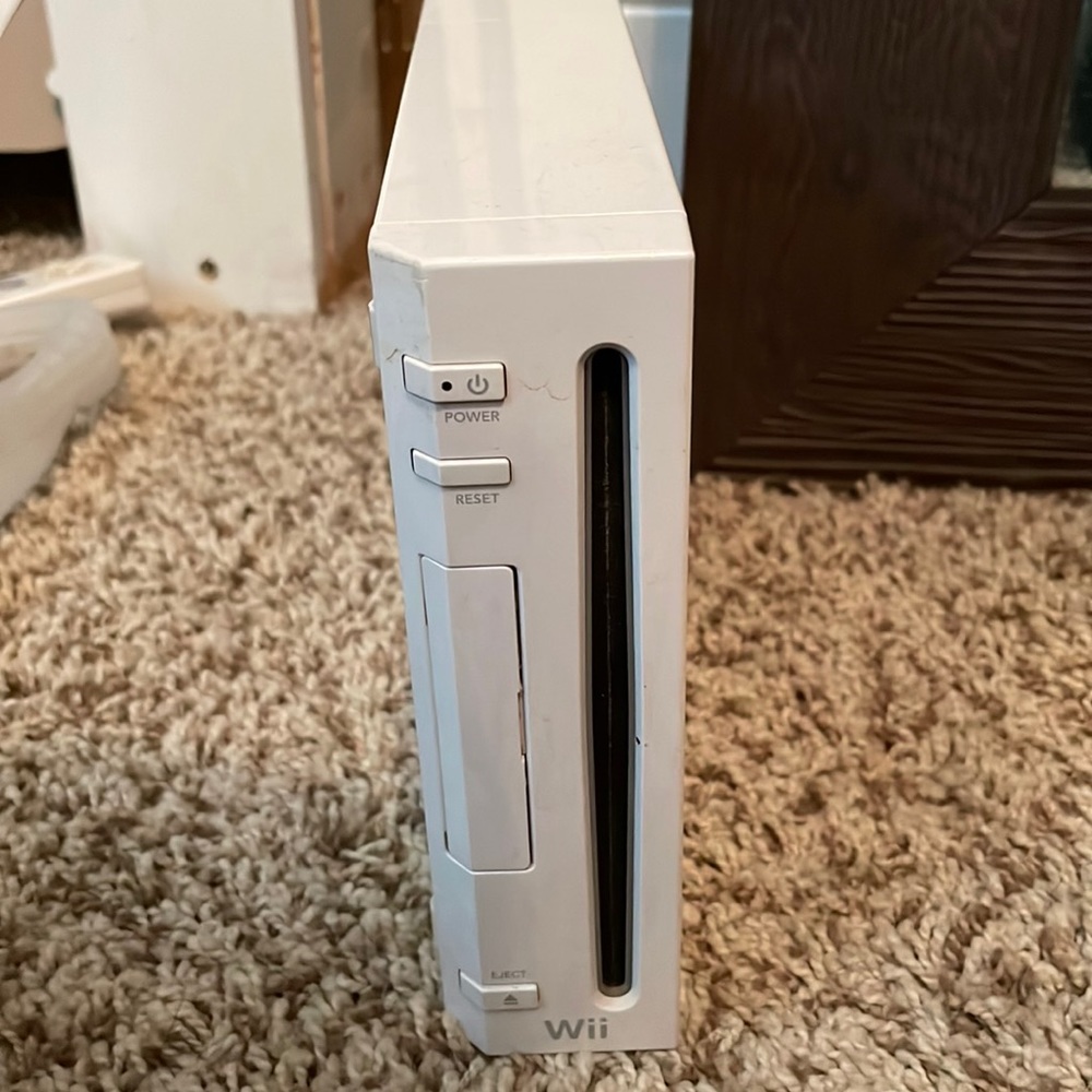 Wii with 4 controllers and two joysticks